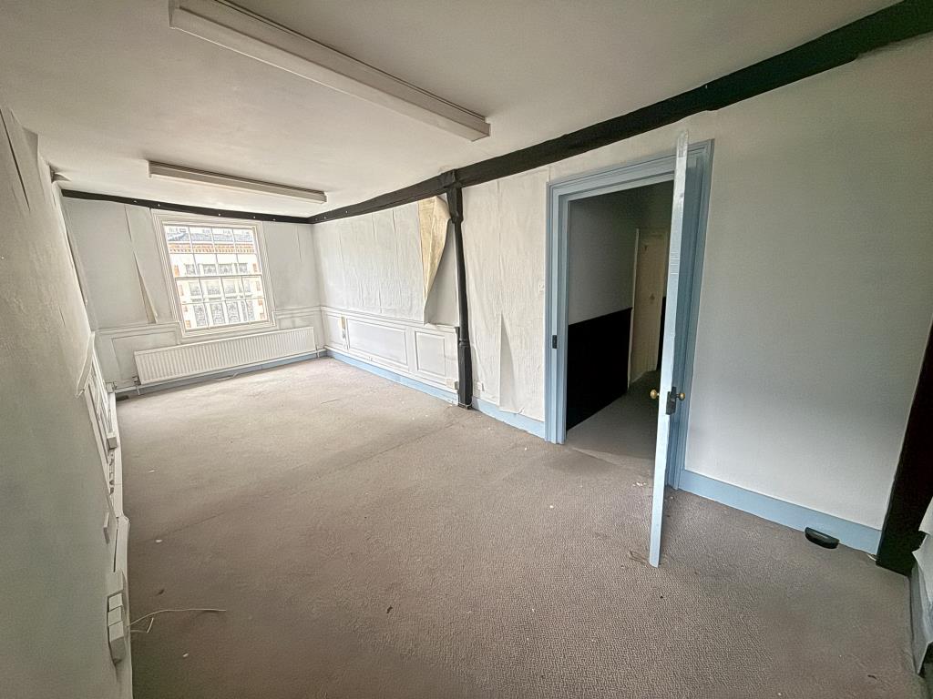 Lot: 31 - UPPER PARTS WITH POTENTIAL AND LARGE HARDSTANDING TO REAR - Second floor room two